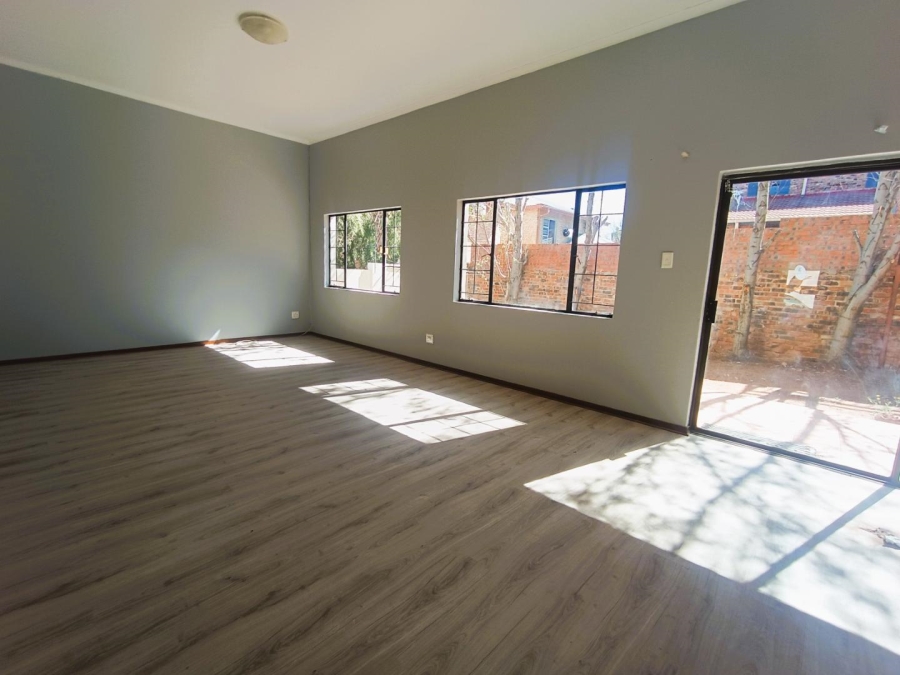 4 Bedroom Property for Sale in Langenhovenpark Free State